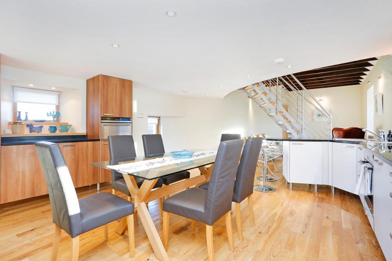 ALTIDO Unique Mezzanine Apartment in St Andrews Extérieur photo