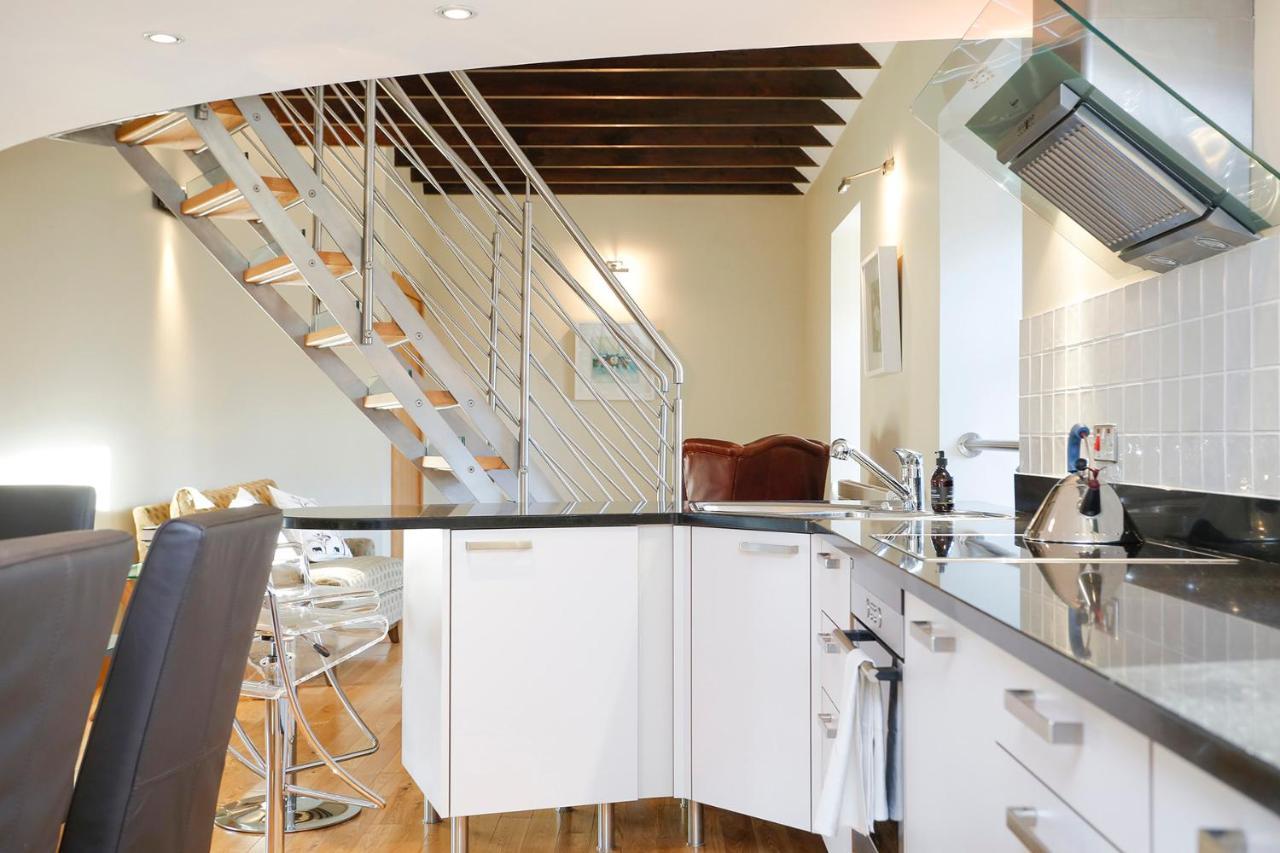 ALTIDO Unique Mezzanine Apartment in St Andrews Extérieur photo
